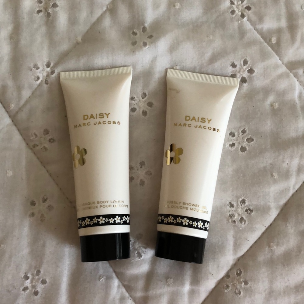Marc Jacobs Body Lotion and Shower Gel Set